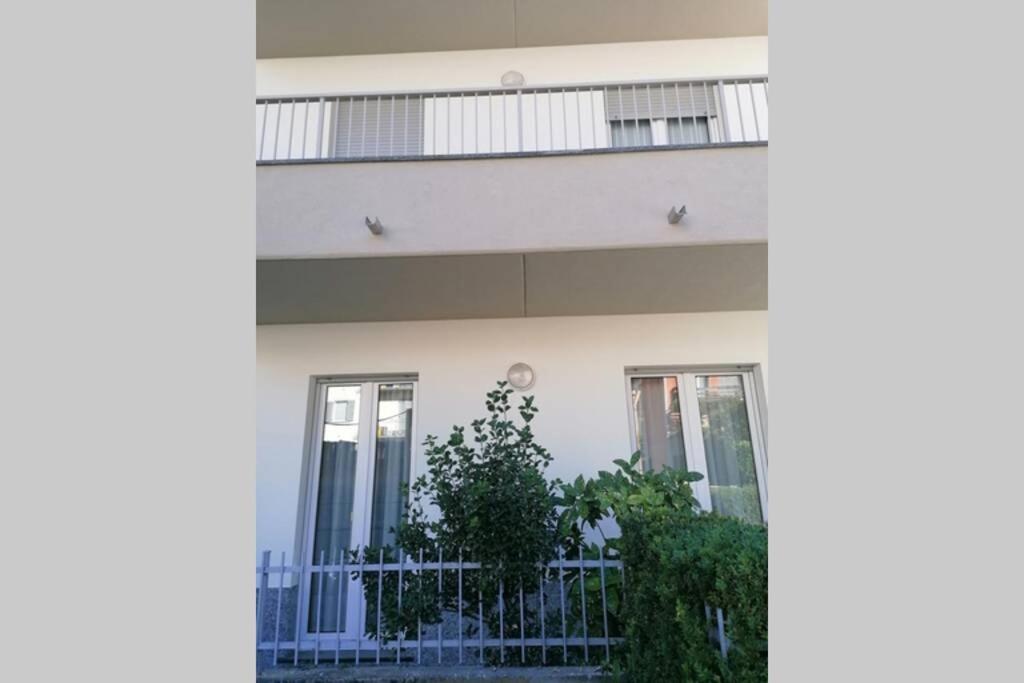 Appartamento Incantevole Con Parcheggio Gratuito Tirano Εξωτερικό φωτογραφία