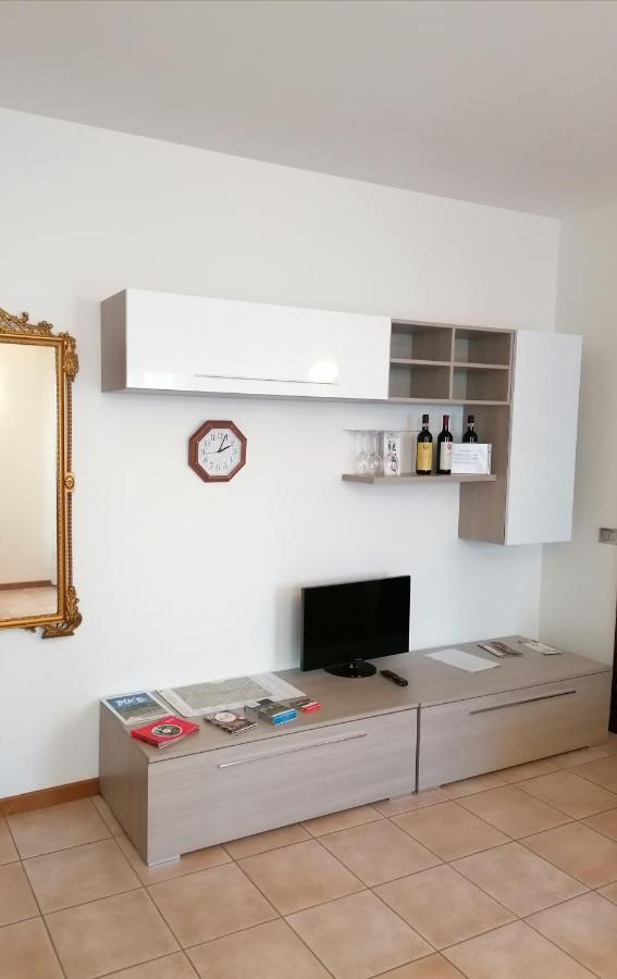 Appartamento Incantevole Con Parcheggio Gratuito Tirano Εξωτερικό φωτογραφία